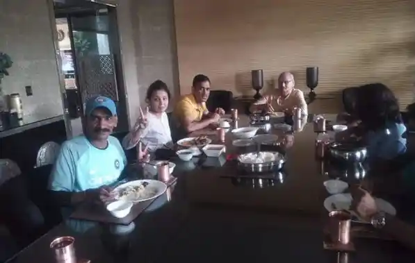 Image result for à¤¤à¥à¤à¤¦à¥à¤²à¤à¤° à¤à¥ à¤«à¥à¤¨ à¤à¥ à¤§à¥à¤¨à¥ à¤¨à¥ à¤à¤ªà¤¨à¥ à¤à¤° à¤²à¤à¤ à¤ªà¤° à¤¬à¥à¤²à¤¾à¤¯à¤¾