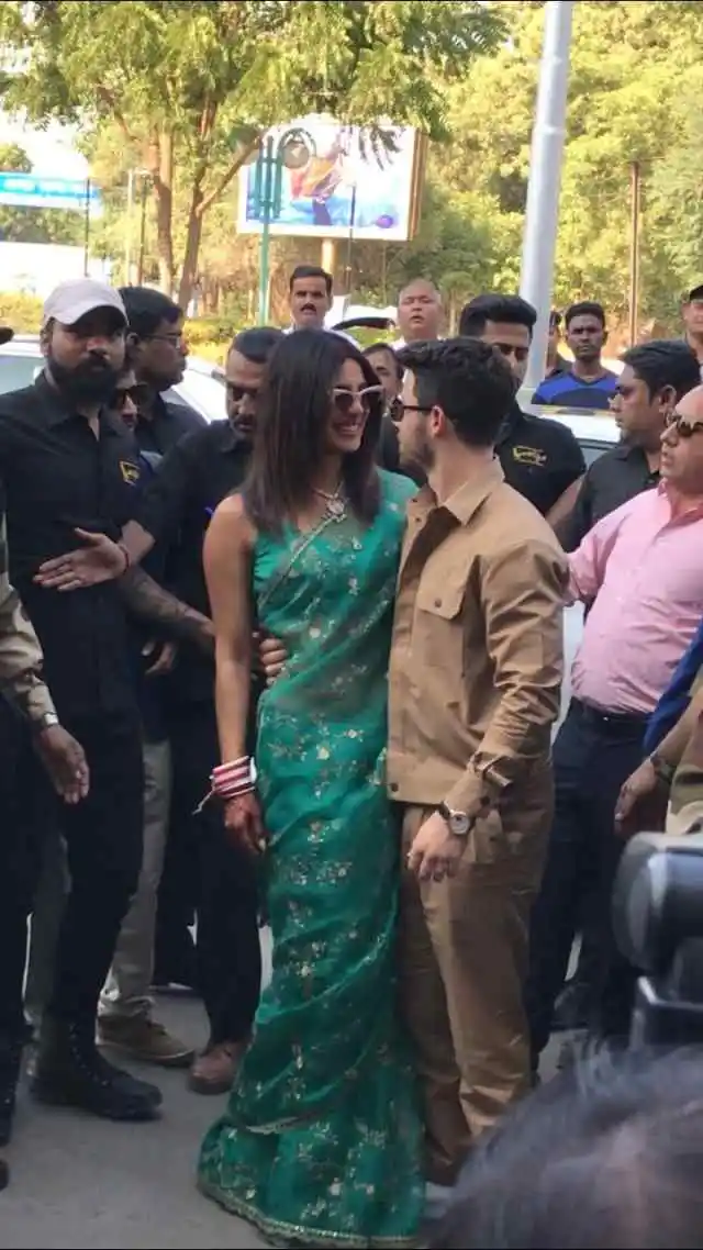 एक-दूसरे में खोए प्रियंका और निक