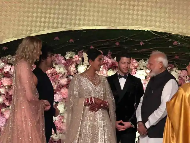प्रियंका-निक के साथ पीएम मोदी