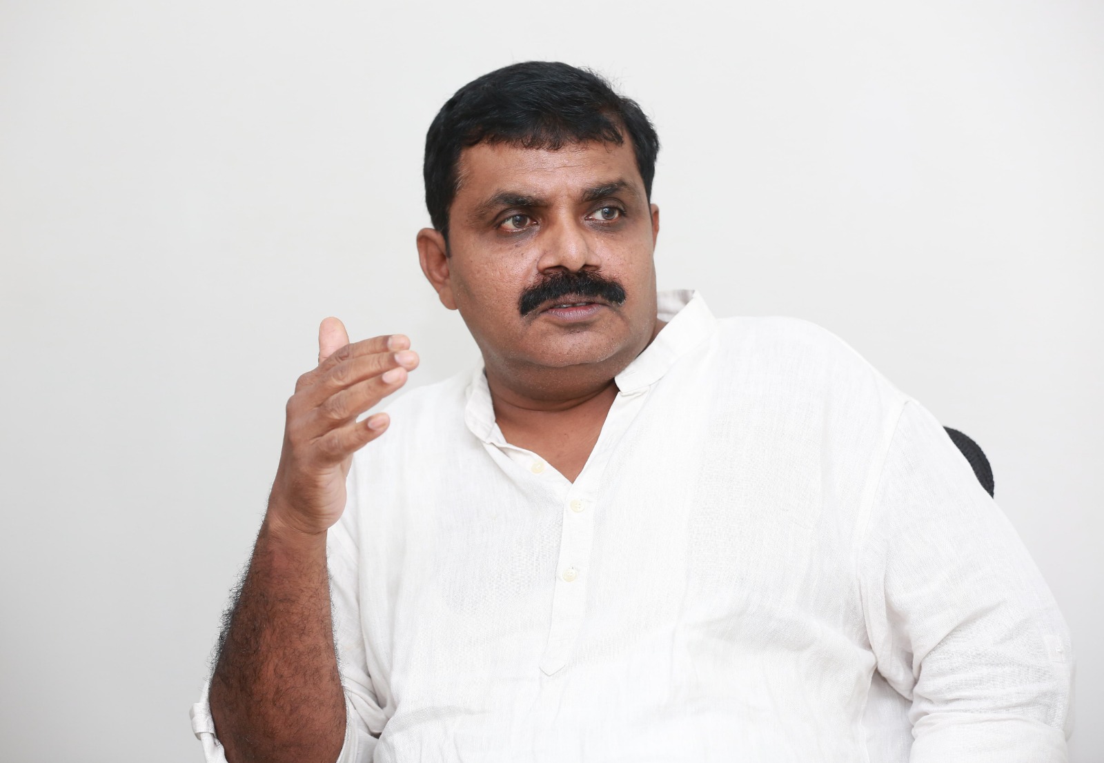 മനോജ് വിശ്വനാഥന്‍