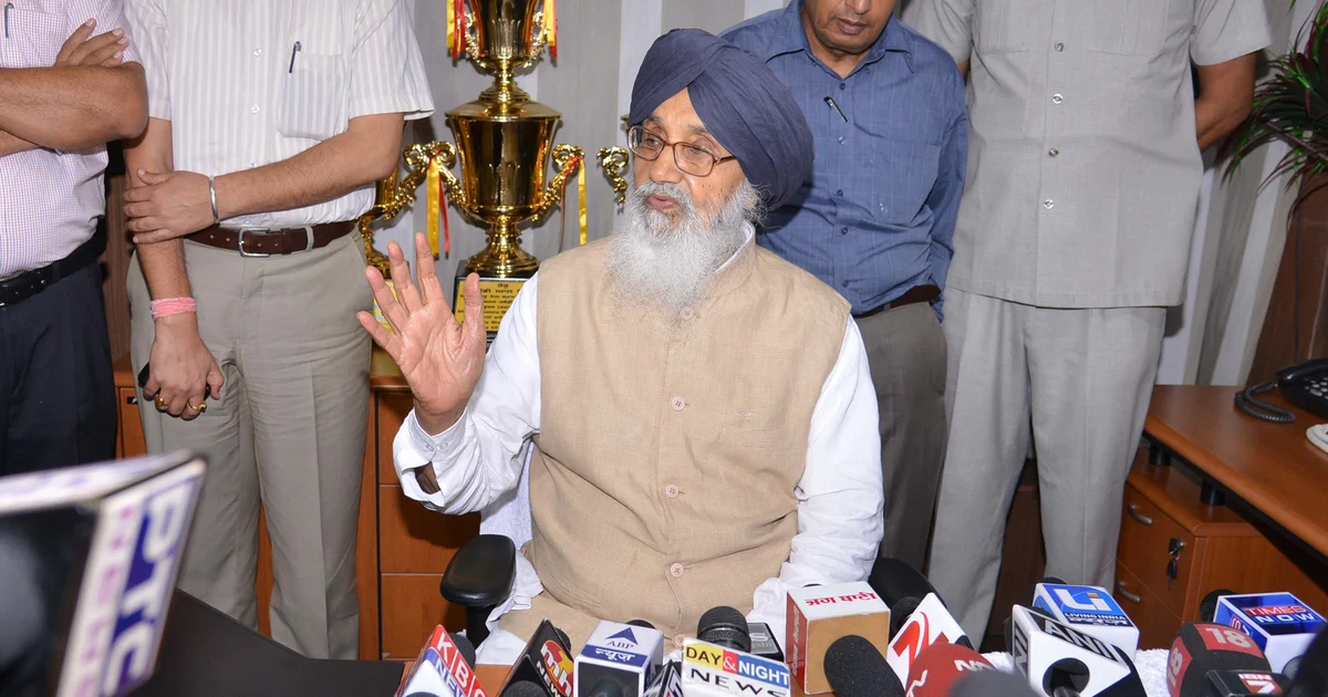 Award Wapsi Begins: SAD Leader Prakash Singh Badal Returns Padma Vibhushan Over Farm Bill 3 swarajya%2F2016 03%2Ff7e0e33e debd 4e86 bd00 d7d89c29532a%2FPrakash%20Singh%20Badal