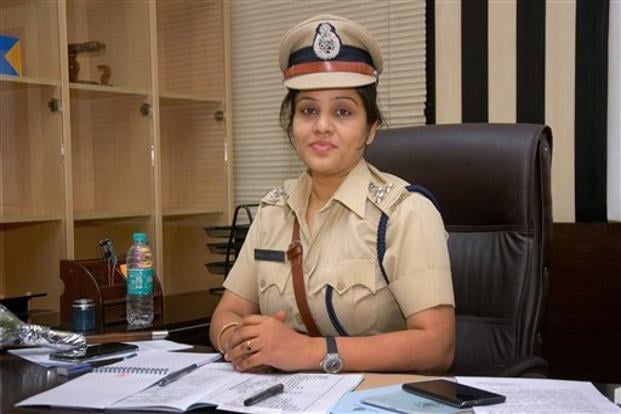 IPS Officer D Roopa Transferred From Home Secretary To Handicraft Corporation, IPS Hemanth Nimbalkar Also Shifted - Vimarsana News