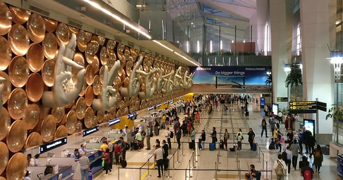 Maharashtra Govt May Suspend Flights and Trains From Delhi after Spike In COVID-19 Cases : Reports 3 Maharashtra Govt May Suspend Flights and Trains From Delhi