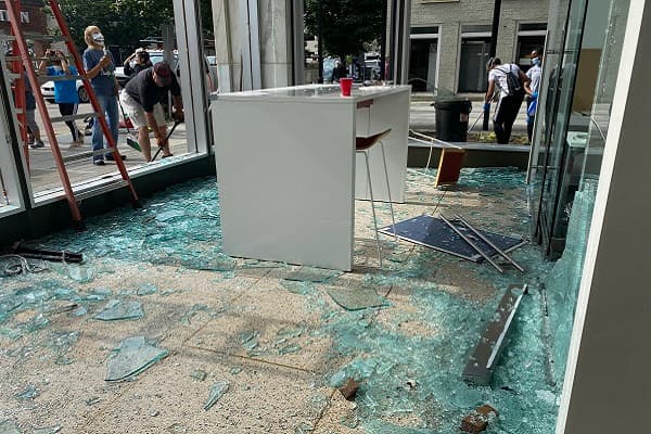 Us After Cnn Centre Rioters Vandalise Offices Of Progressive
