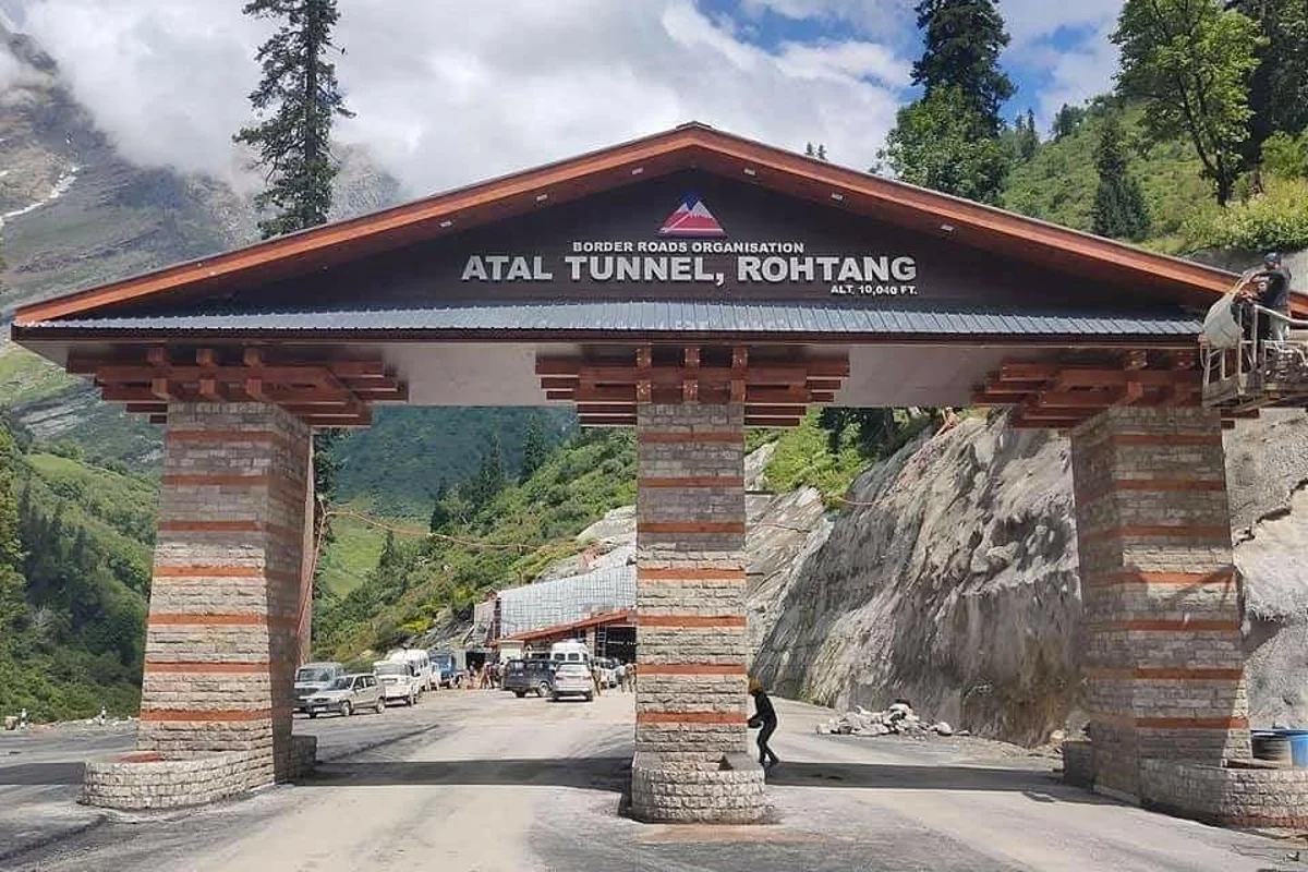 Atal Tunnel Dance: Creates traffic jam inside tunnel as they stop cars to shake legs 3 swarajya%2F2020 10%2F4f9a67d7 0254 4121 b819 45407be00ae3%2FAtal Rohtang Tunnel