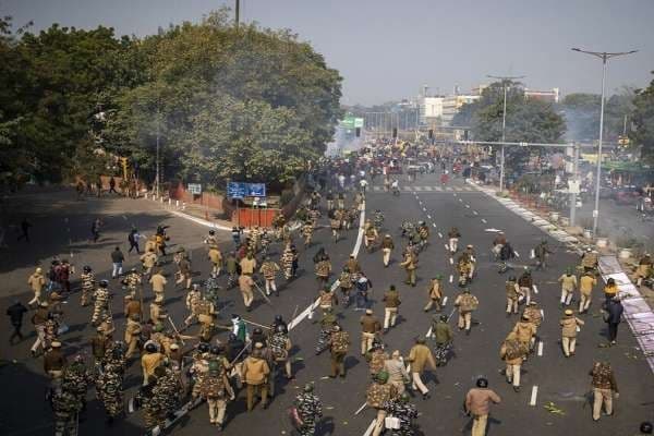 Twitter Suspends Over 300 Accounts After Farmer Protesters' Tractor Rally In Delhi Turned Violent