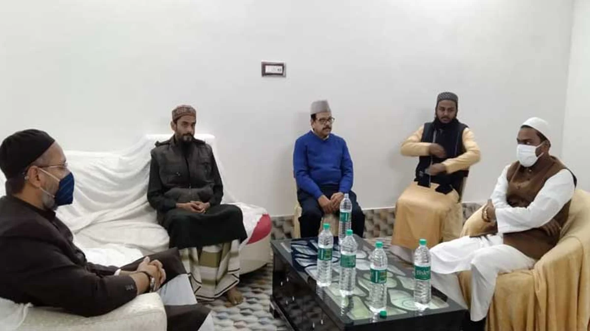 Bengal Elections: Asaduddin Owaisi Ties Up With Firebrand Islamic Preacher Abbas Siddiqui Furfura 3 swarajya%2F2021 01%2F7aa92361 6270 4cb3 b7b1 e98da6b673fb%2Fwaisi 1