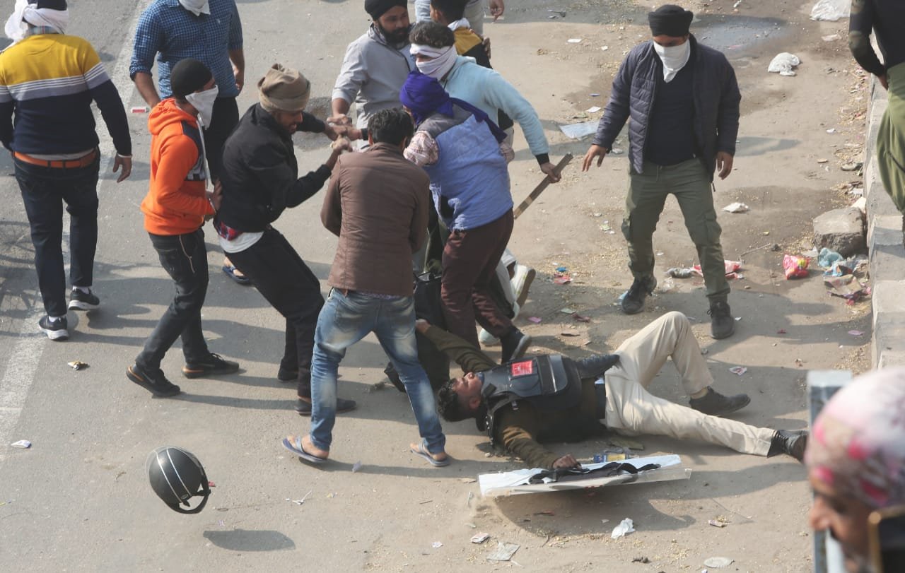 Farmers' Rally Called Off: 83 Personnel Injured In Attacks By Protesters; Additional Paramilitary Deployed - Vimarsana News