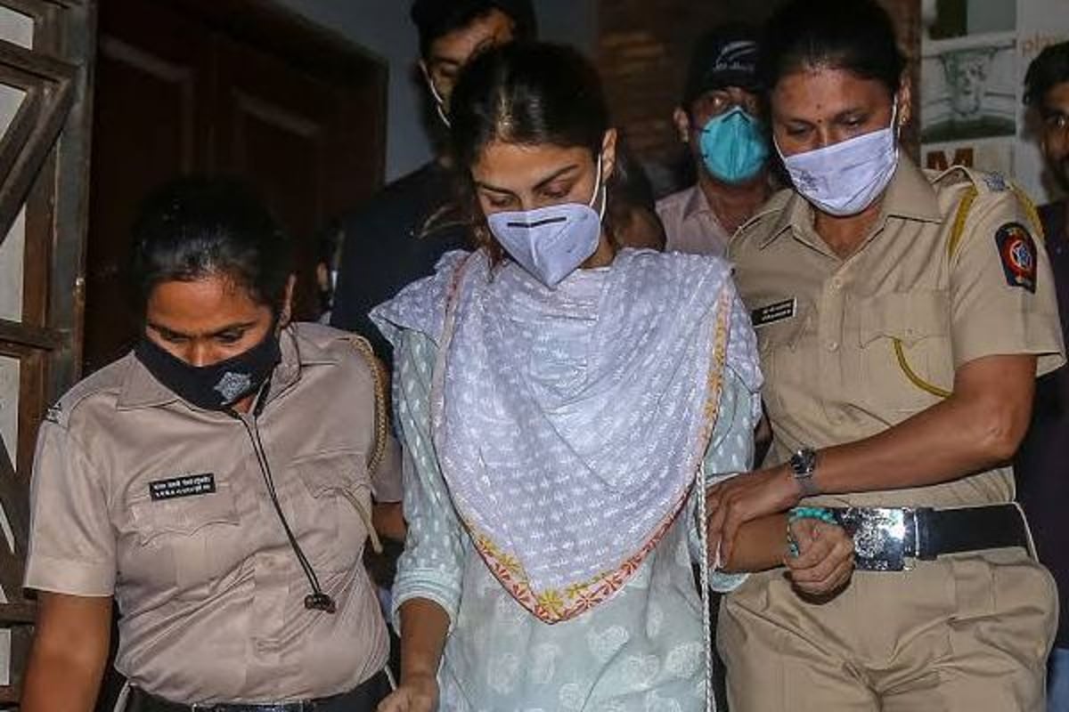 Rhea Chakraborty's Bail Challenged By NCB; Lawyer Says Narcotics Amount Recovered From Accused Is Miniscule - Vimarsana News