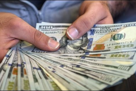 Given Global Savings Glut, India Should Offer Cheap FX  Hedges To Attract Capital To Real Sector