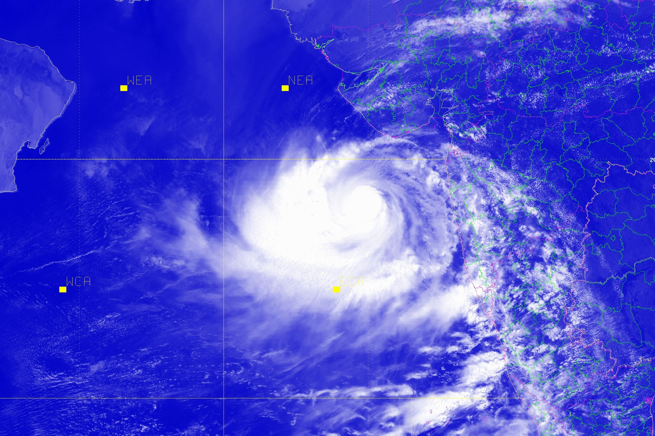 cyclone vayu make landfall gujarat tomorrow imd cyclone vayu make landfall gujarat tomorrow imd