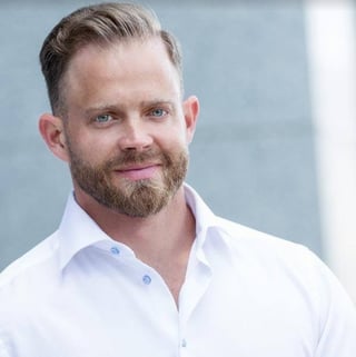 Get Life-Changing Lessons from Steve Holbrook
