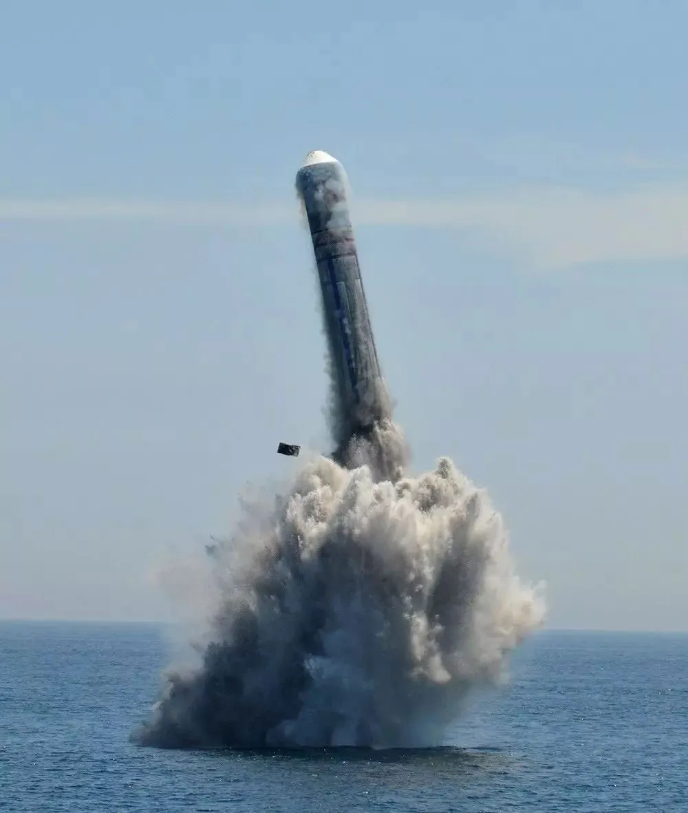 Commercial Airline Pilot Reportedly Captures Chinese SLBM Launch In South China Sea