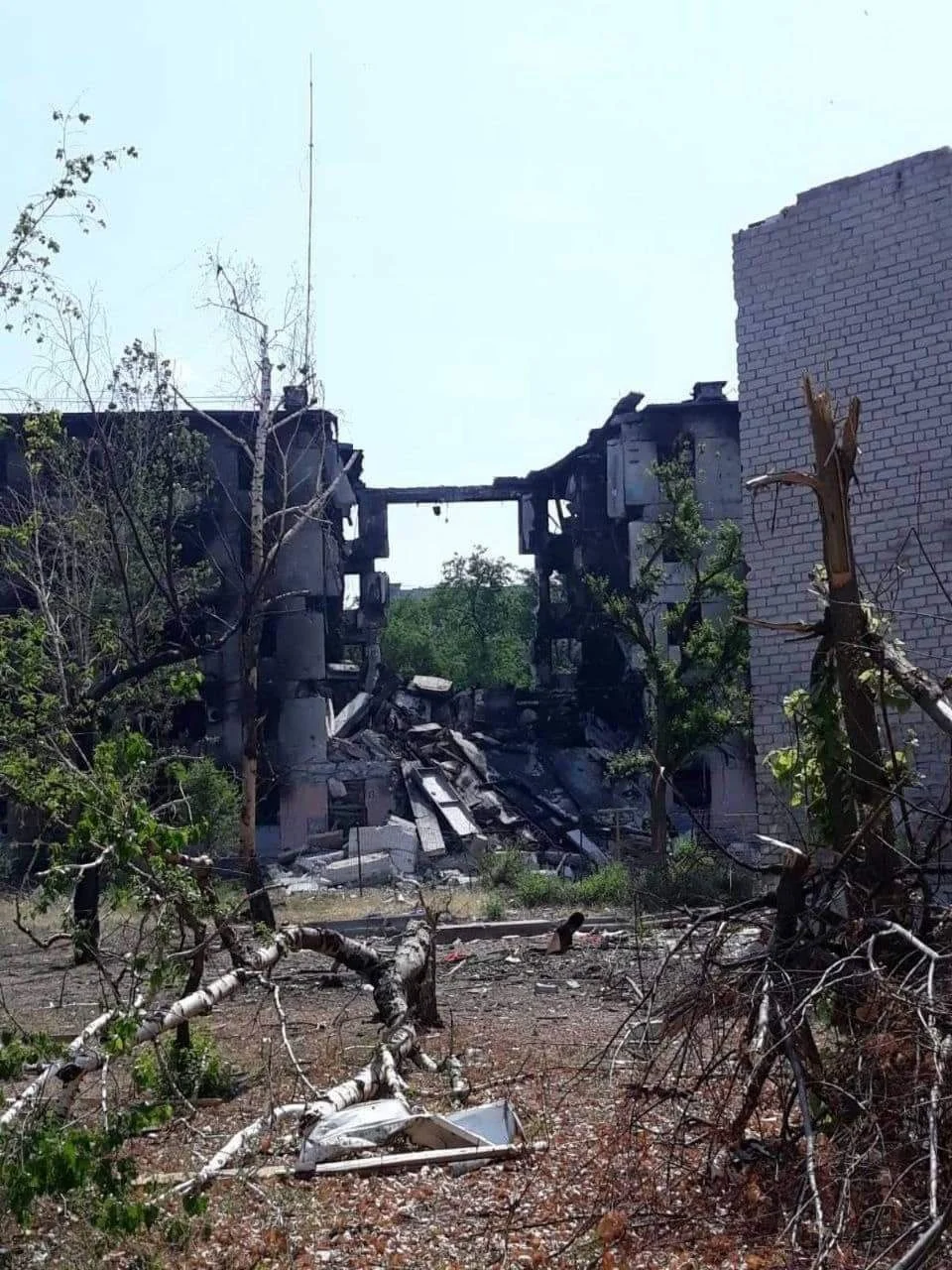 Russian Ground Forces Breach Lysychansk Suburbs