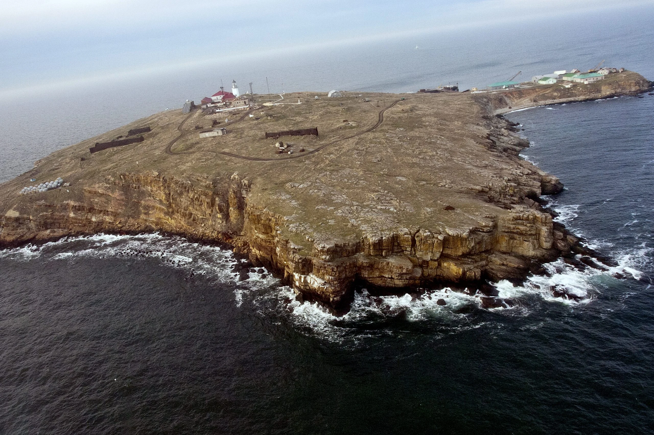 Russian Forces Evacuate Zmiinyi Island