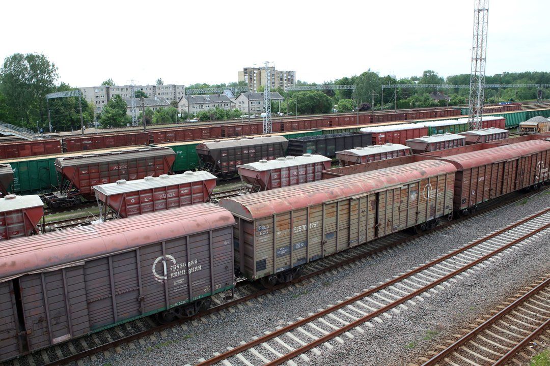 Russia Threatens Retaliation Over Lithuanian Transit Ban on Sanctioned Goods to Kaliningrad Enclave