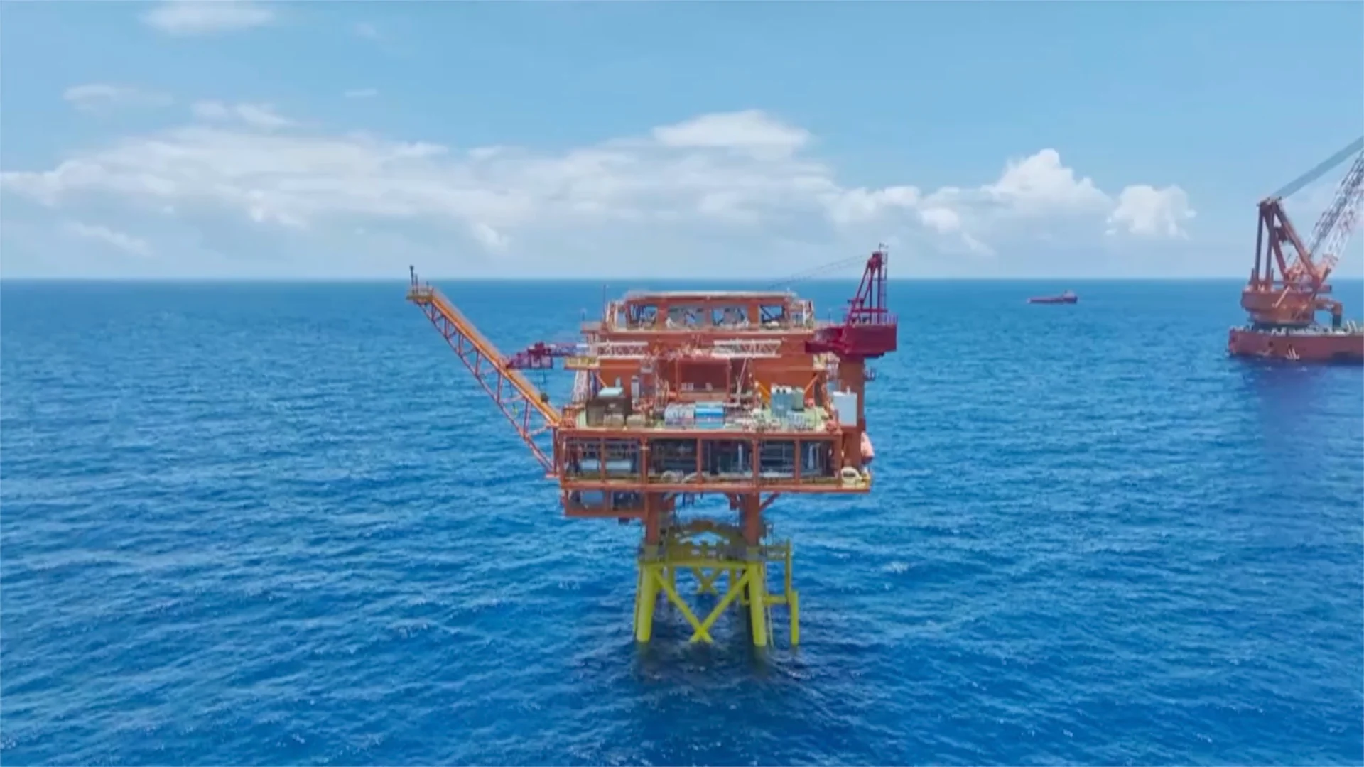 China Constructs Unmanned Oil Rig in South China Sea
