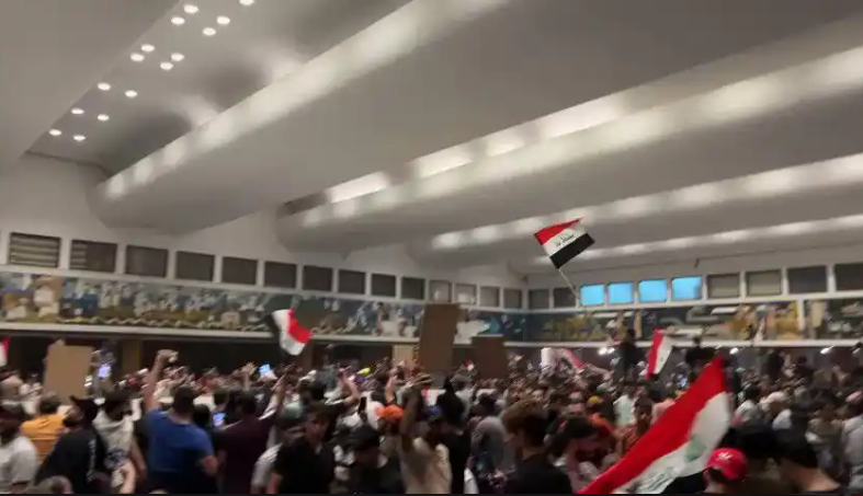 Anti-Iran Protestors Breach Green Zone, Enter Iraqi Parliament Building, Baghdad