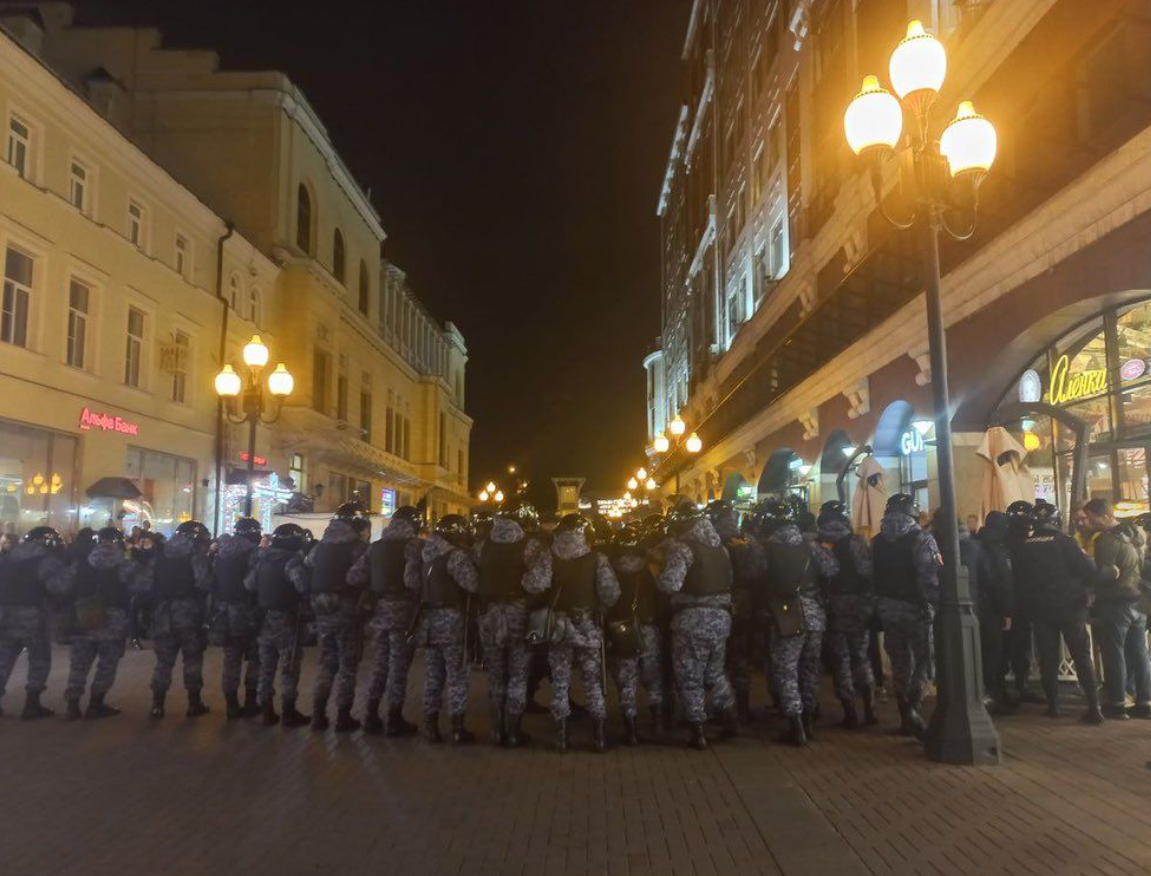 Hundreds of Russians Arrested Across Country in Mobilization Protests
