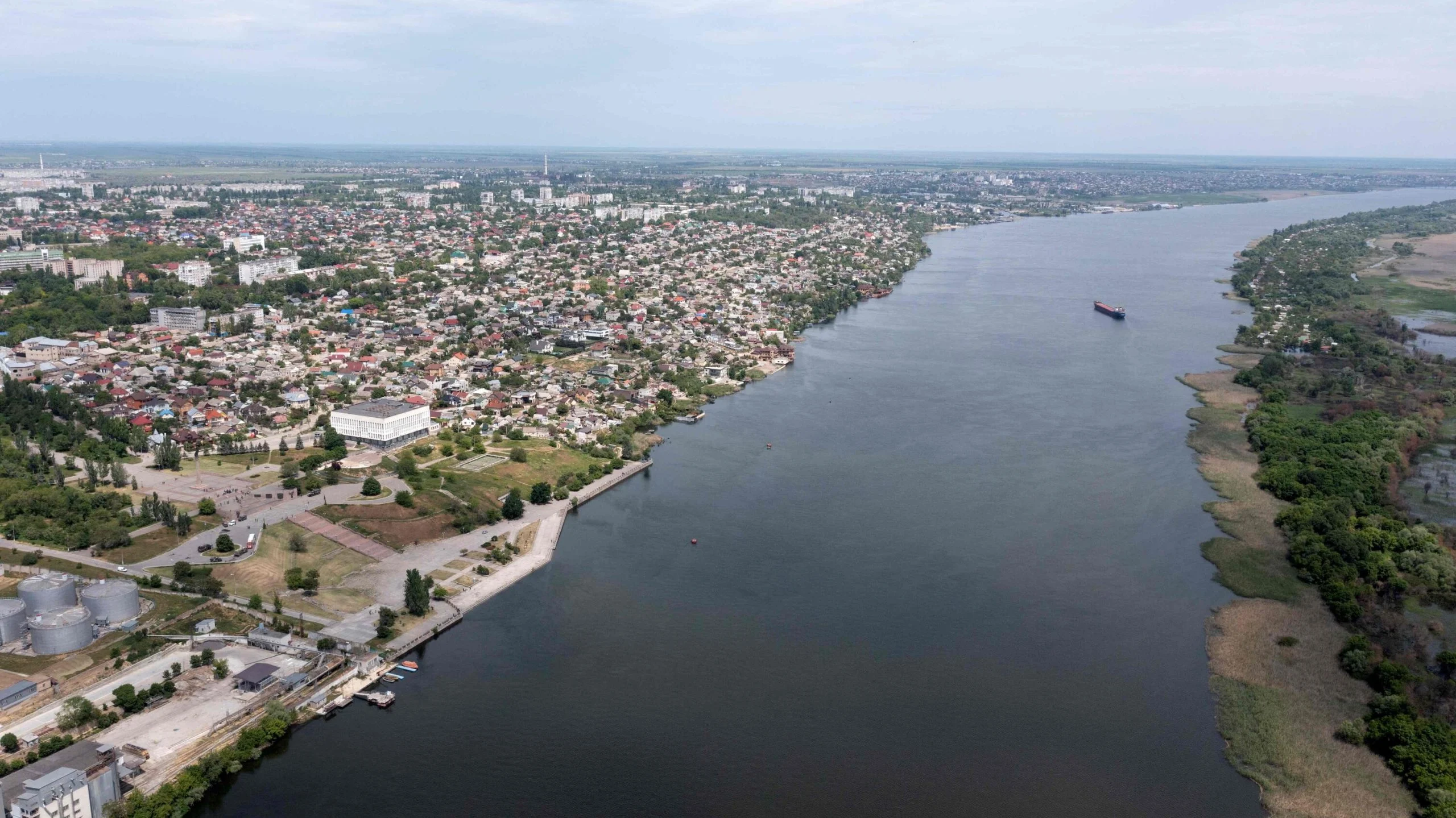 Kherson City Evacuated of Civilians, Russian Military Must Stand or Flee