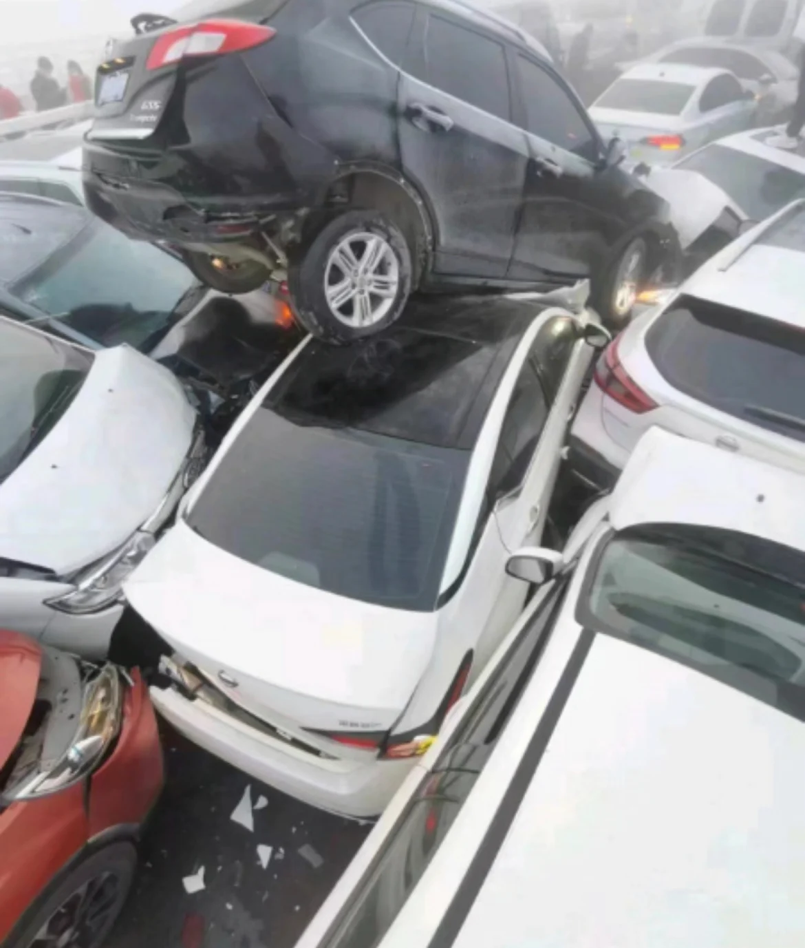 Massive 200-Car Pile Up, Henan China