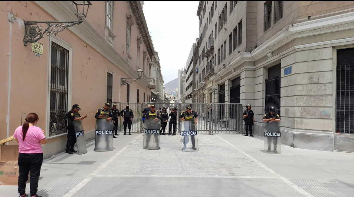 Police Lockdown Peruvian Capitol