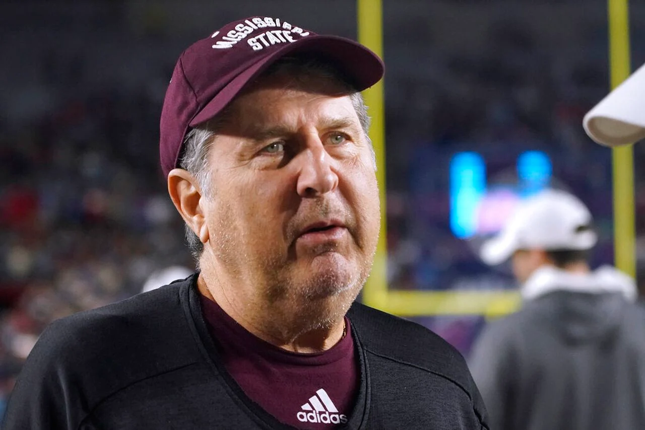 Mississippi State Football Coach Dies