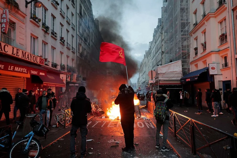Police Clashes in Paris after Shooting at Kurdish Cultural Centre