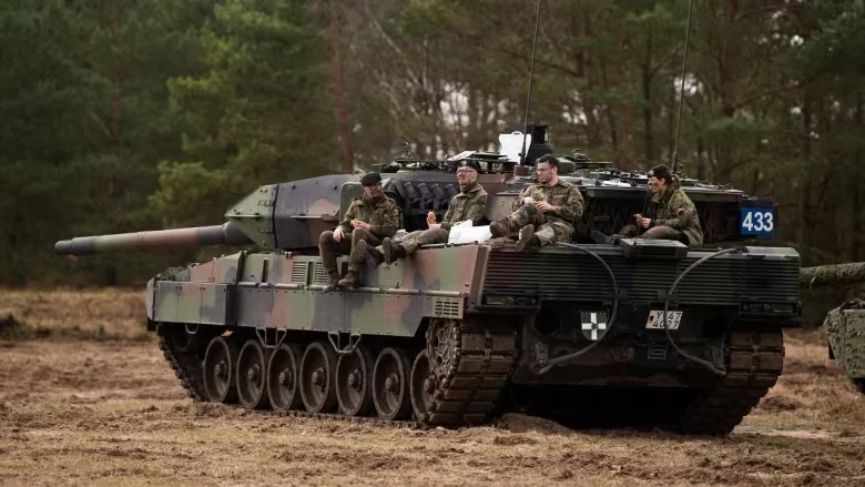 12 Nations Pledge Leopard Tanks to Ukraine