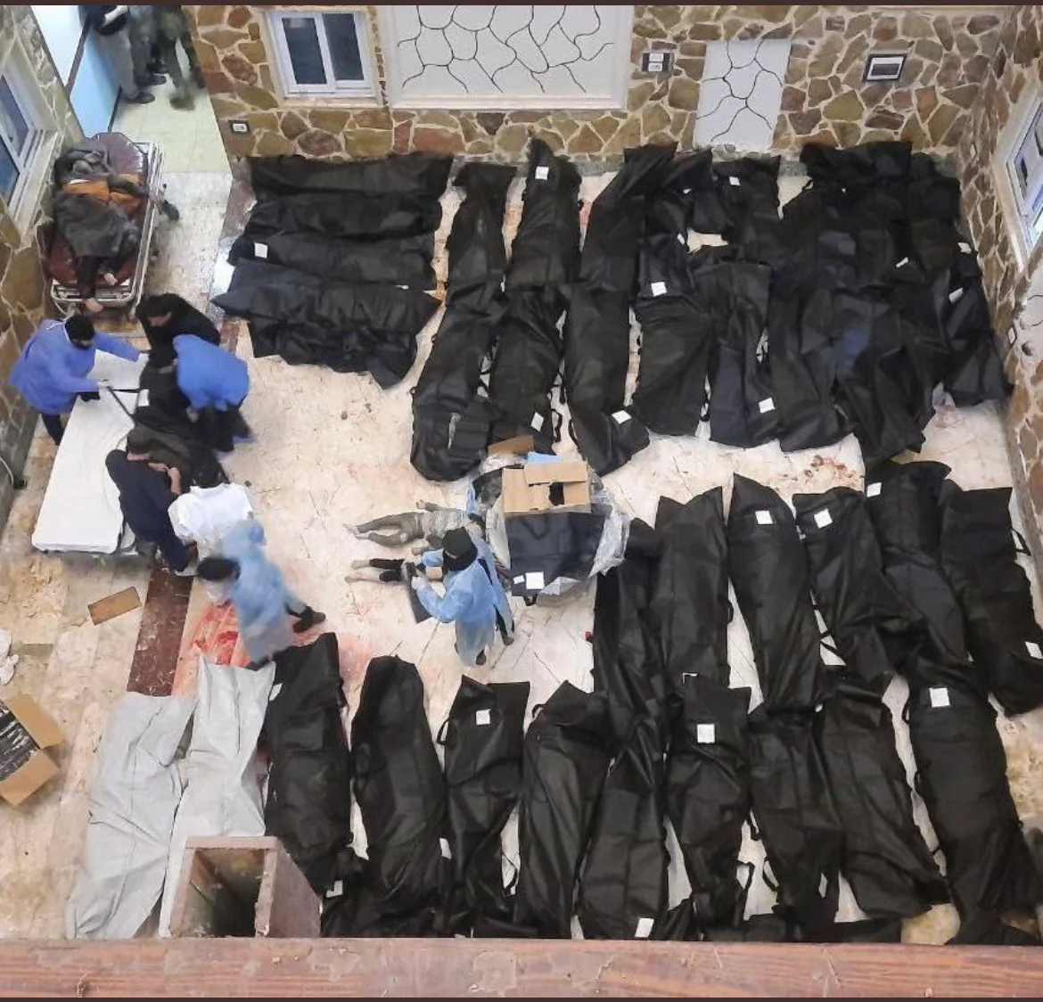 Death Toll Rises Above 900, International Aid Rolls in to Turkey
