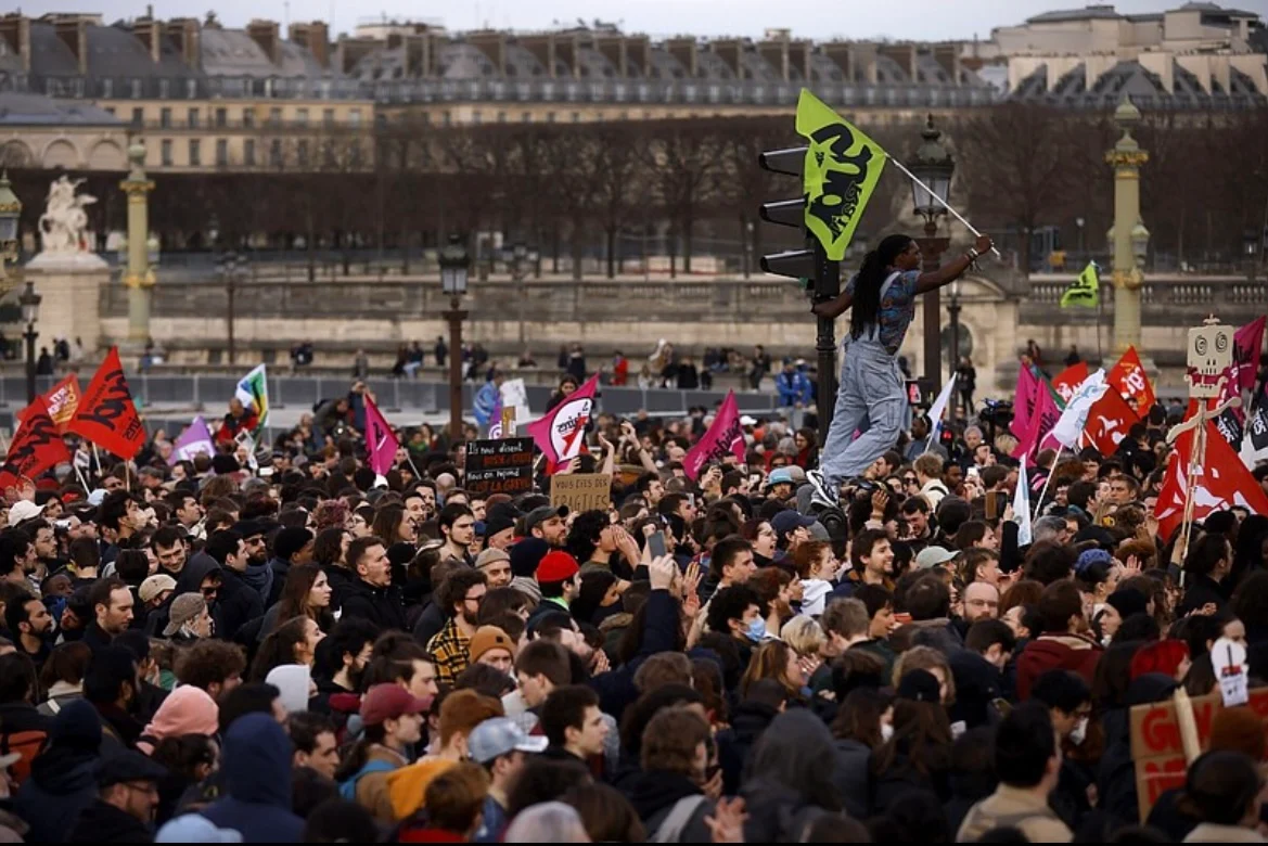 Macron to Force Through Pension Bill