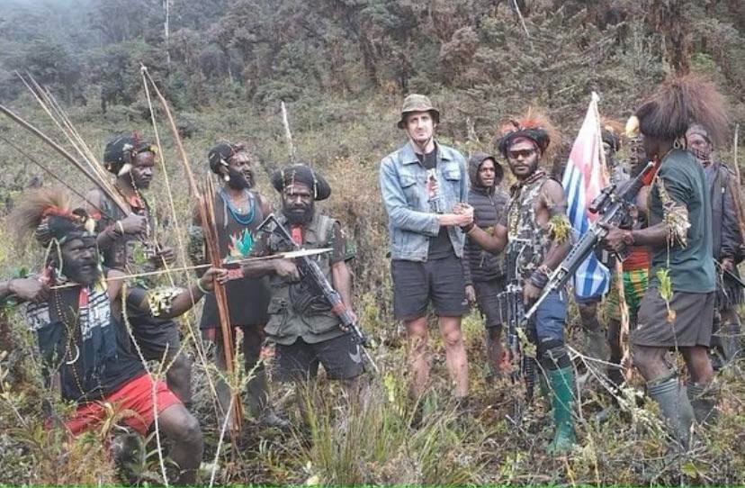 Indonesian Forces Holding Off on Rescue of NZ Pilot as Negotiations Continue with Separatist Fighters