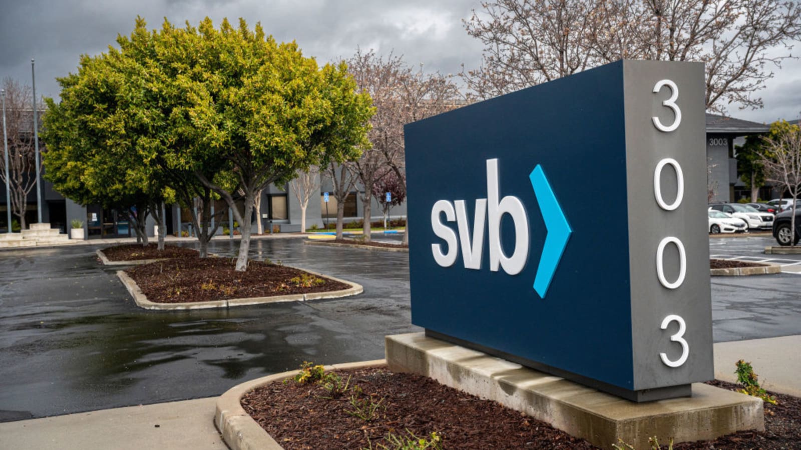 Feds Seize Control of $212 Billion Dollar Bank