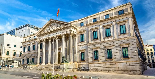 Spanish Prime Minister Reneges, Dissolves Parliament