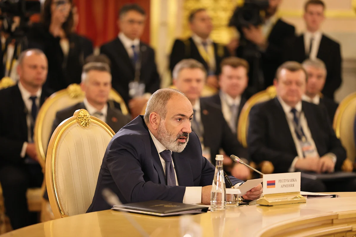 Pashinyan and Aliyev Argue in Front of Putin Ahead of Trilateral Moscow Meeting
