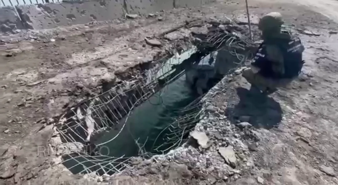 Ukraine Strikes Key Russian Bridge Connecting Chonar, Kherson Oblast to Crimea