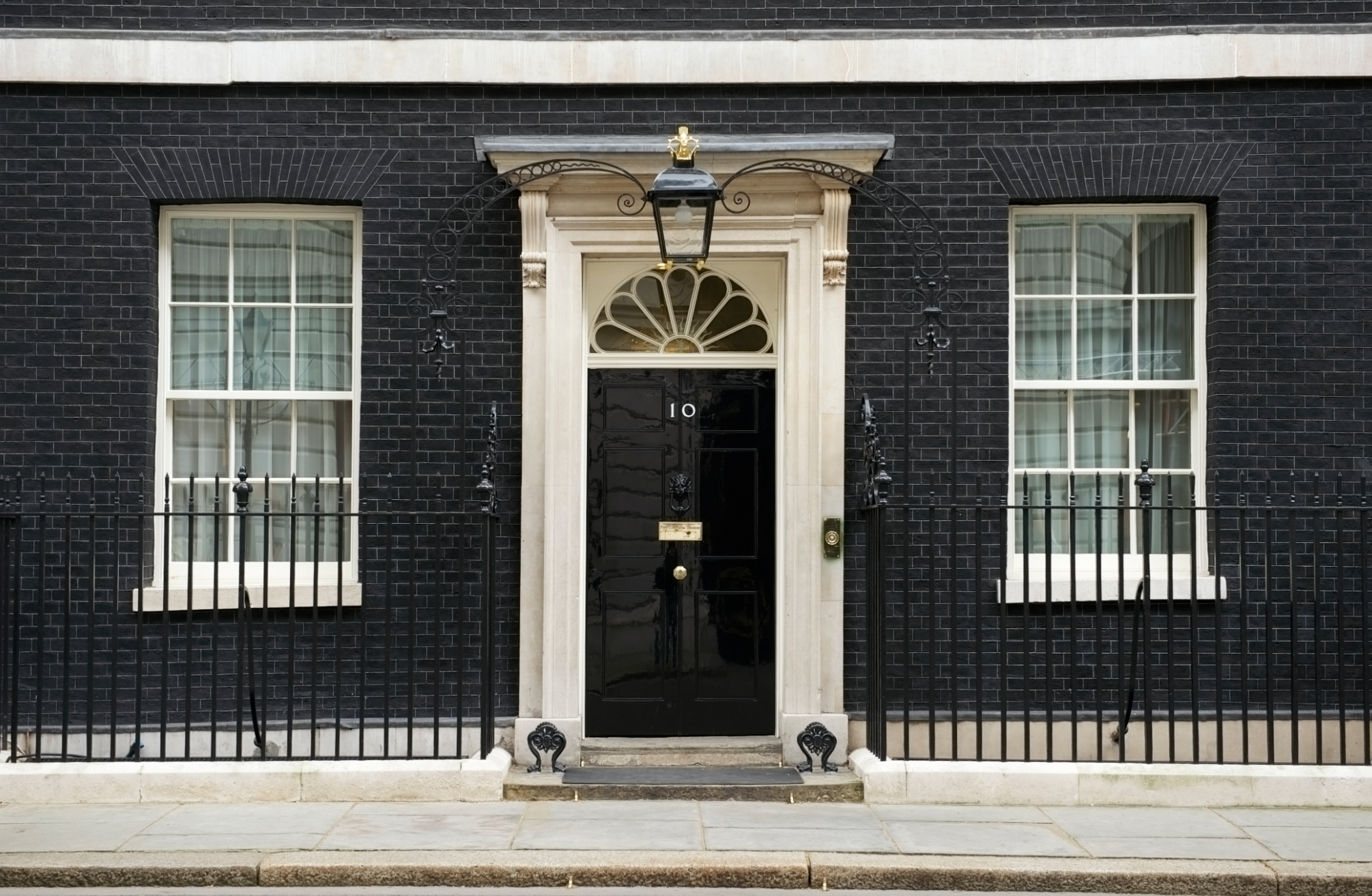 Former Tory Leader Claims Chinese Tracking Devices Found in UK Government Cars