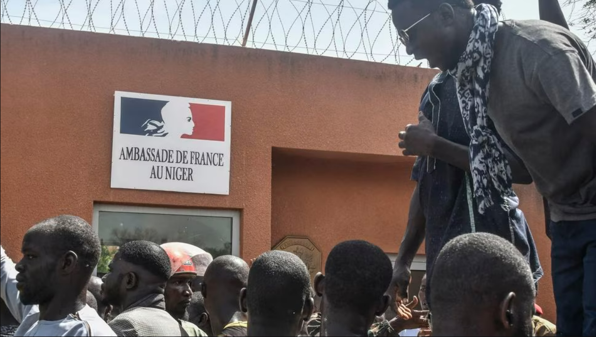 France Begins Evacuation Of Civilians From Niger