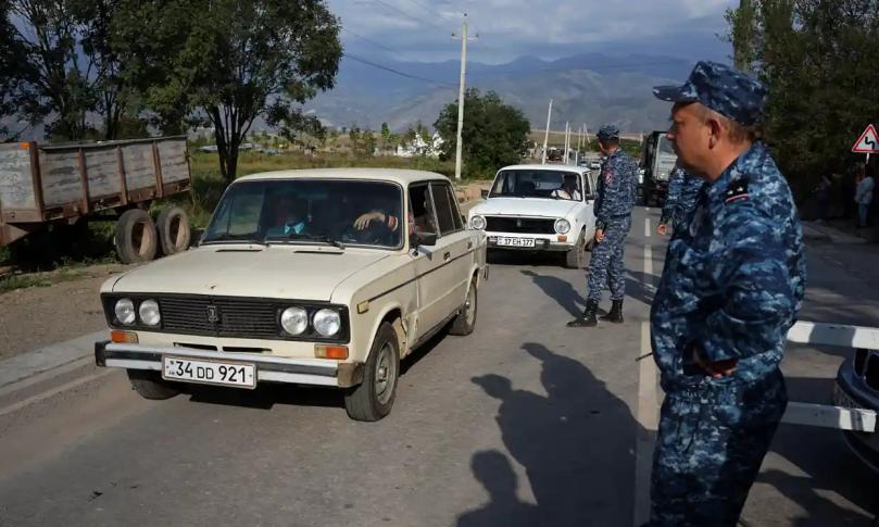 First Refugees from Artsakh Arrive in Armenia