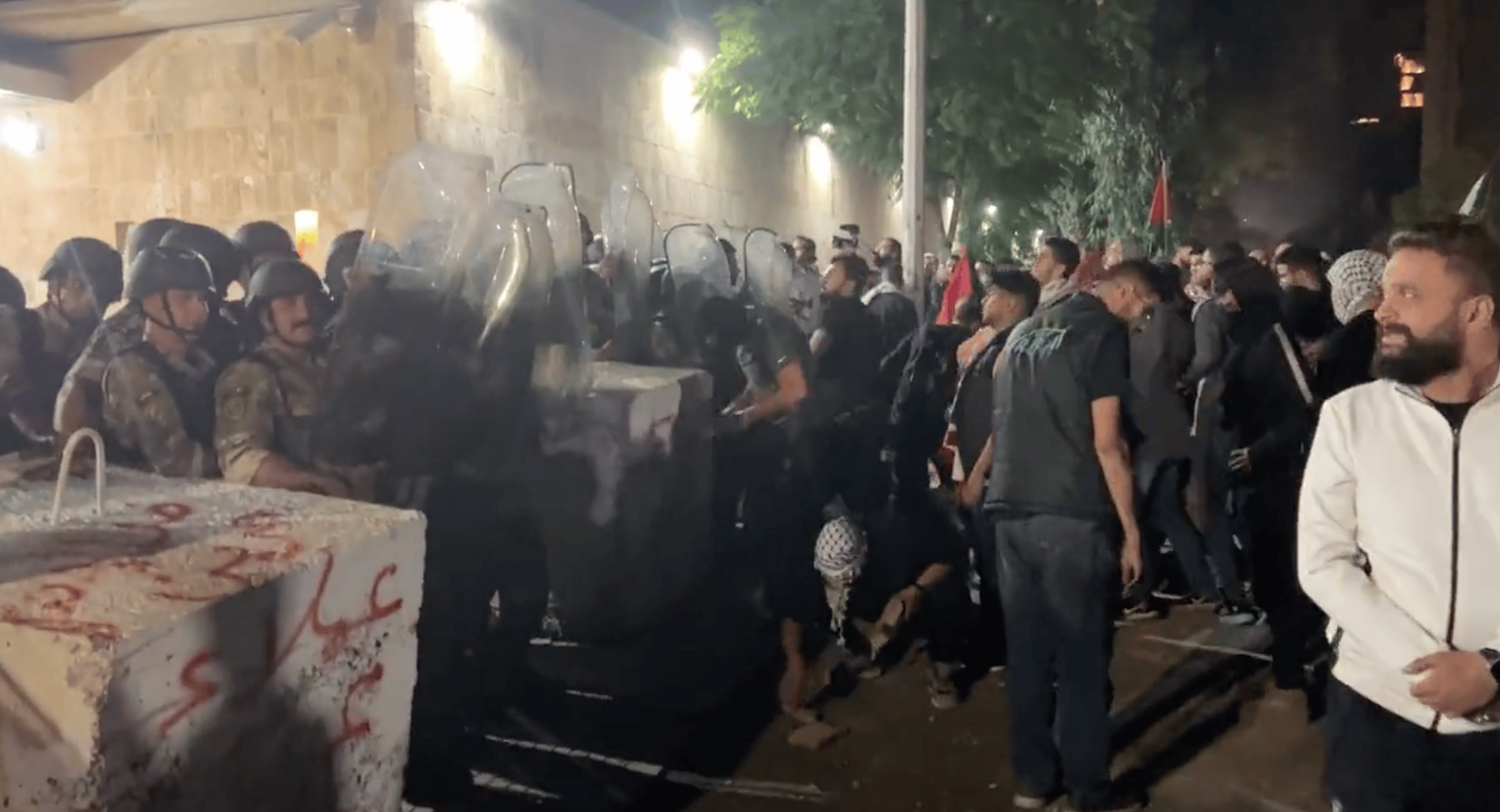 Clashes Reported at US Embassy in Lebanon as Security Forces Try to Disperse Crowds