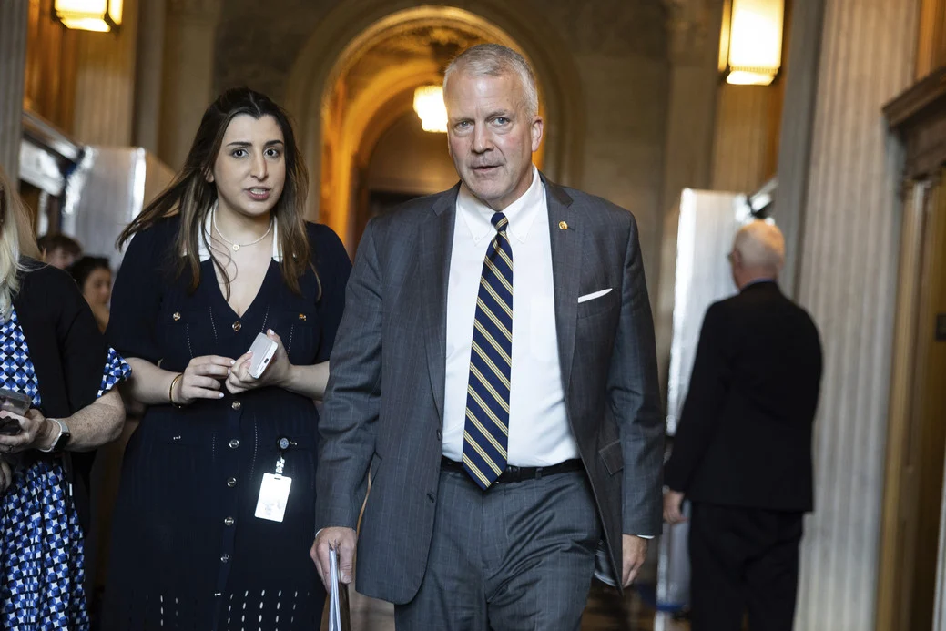 GOP Senator Suggests Destroying Iranian Ships in Response to Houthi Attacks