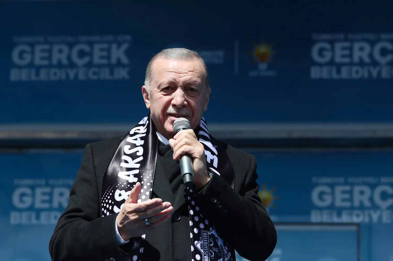 Erdogan tours the country 4 days before Turkey’s local elections