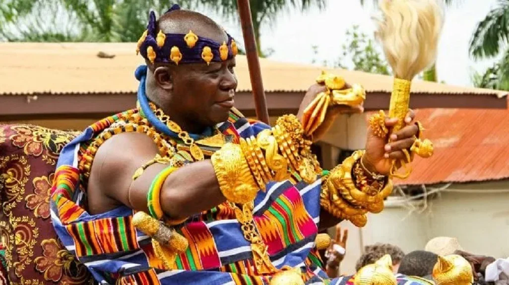 UK Temporarily Returns Ghana Crown Jewels