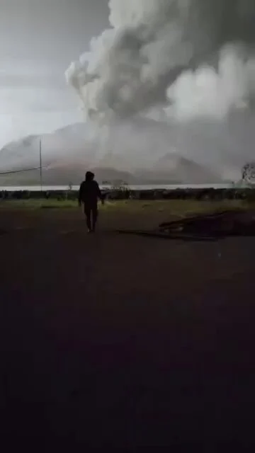 Evacuation Order Expands to 12,000 Due to Mt. Ruang Eruption, Indonesia