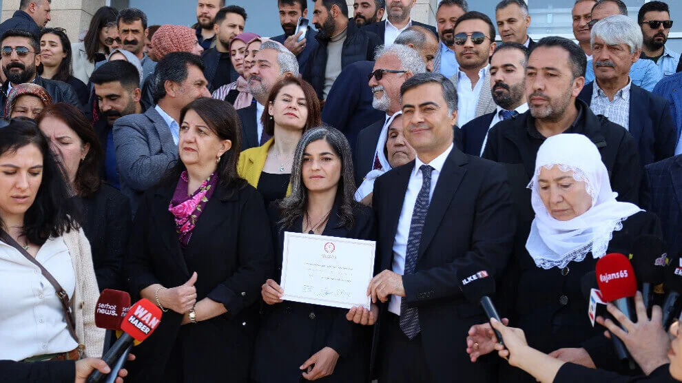 F-4 Phantoms fly over Turkey’s southeast as ousted pro-Kurdish mayor is restored