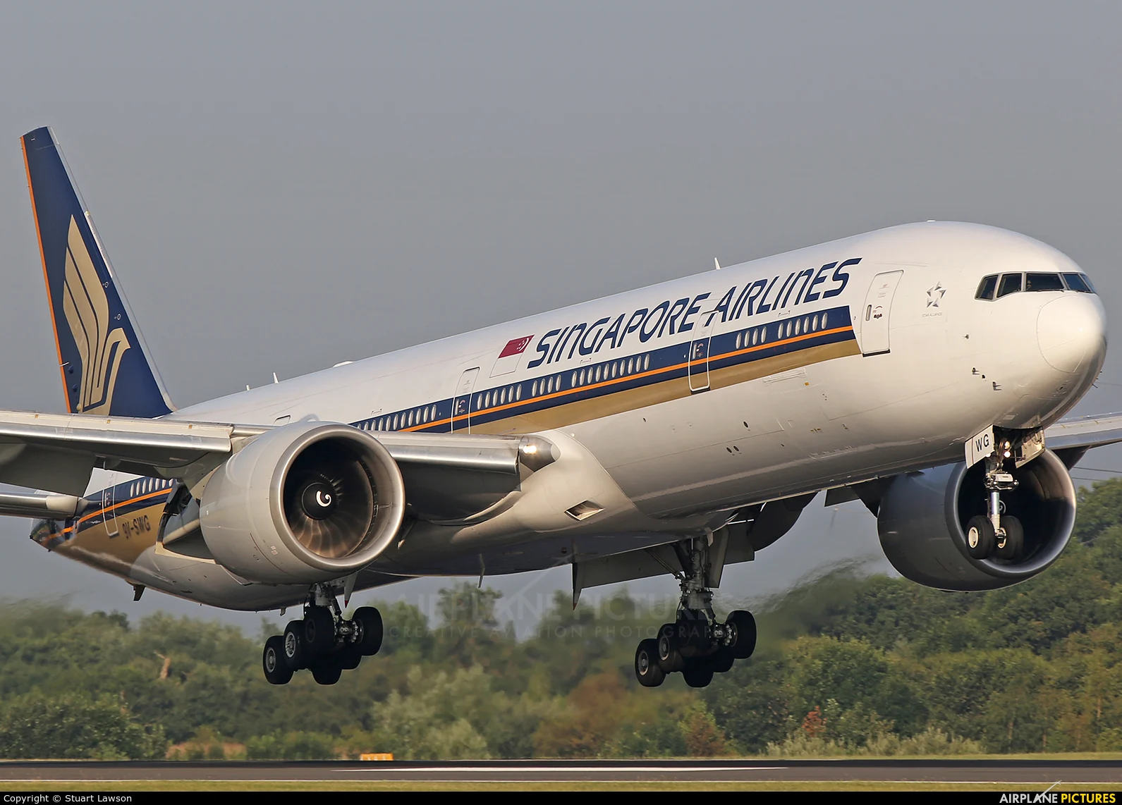 NTSB Dispatches Team to Aid Investigation into Singapore Airlines Turbulence Incident