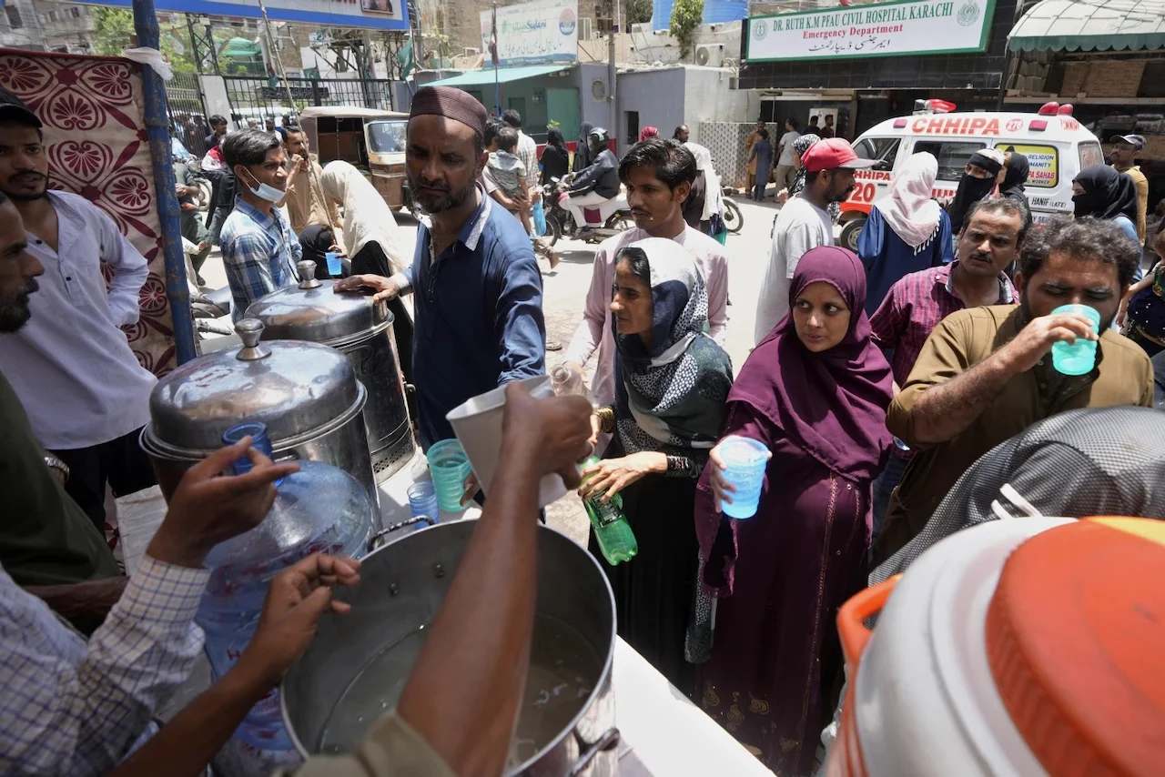 Pakistani Protests amid Power Outages during Heatwaves