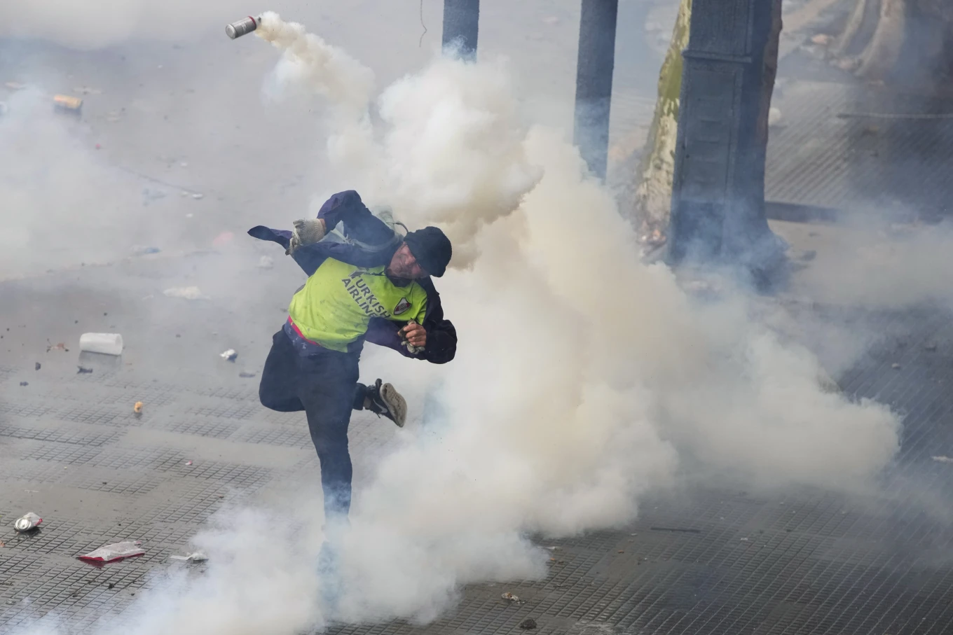 Demonstrators in Argentina Met With Forced Dispersion