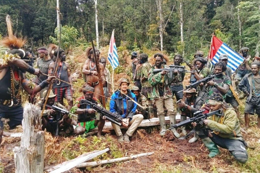 500 Days In The Jungle: Two Competing Personalities Prevent Philip Mehrtens’ Release