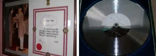 The Padma Bhushan in 1992 (L) and the Silver Disc by EMI Records, 1961. (Photo Courtesy: <a href="http://www.talatmahmood.net/">www.talatmahmood.net</a>)
